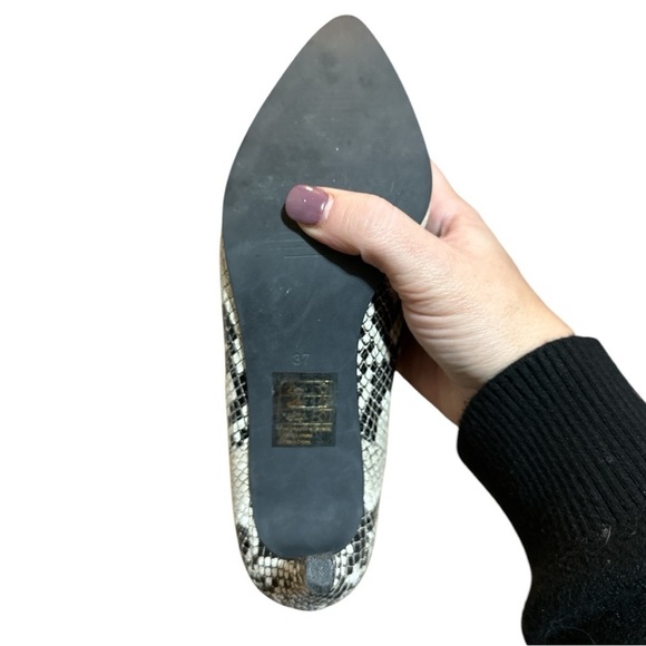 Like New - Caverley Sabrina Boot - Snake - Size 37 - Picture 5 of 8